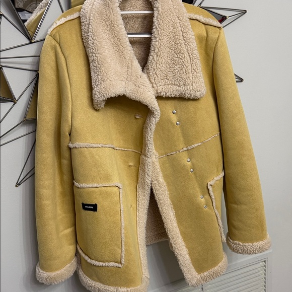 Cozy Shearling-Like Jacket packets inside and out really warm - Picture 6 of 6